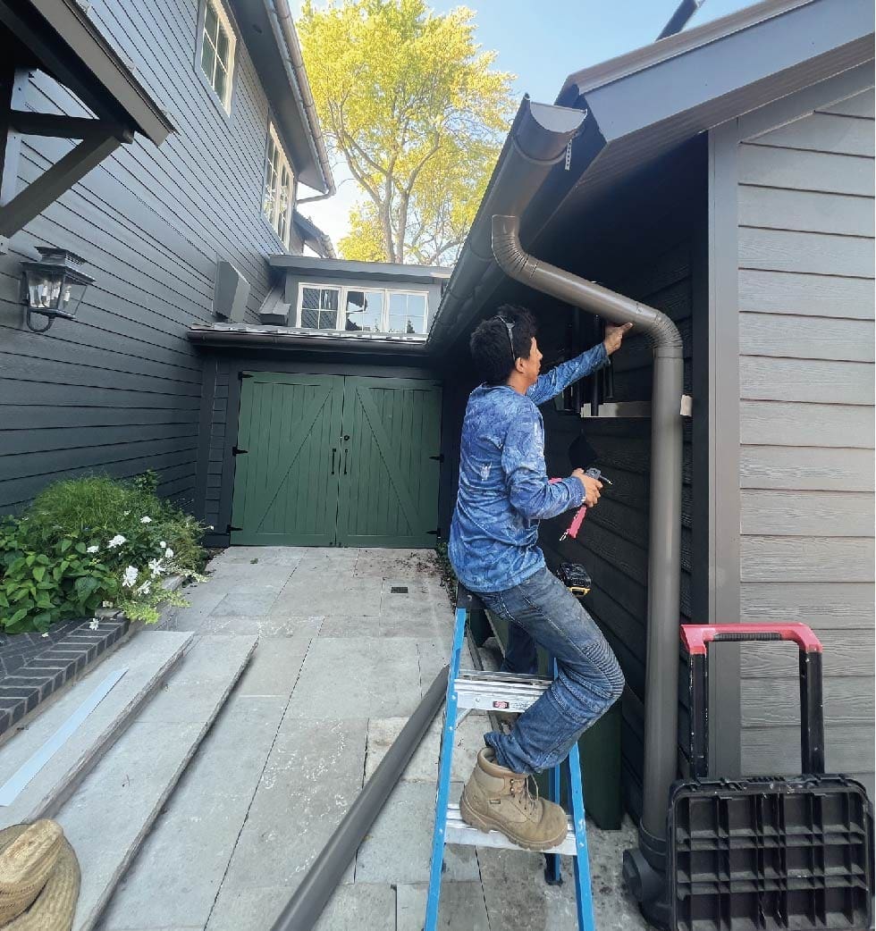 Gutter repair and cleaning Roof, Siding & Gutter Chicago IL