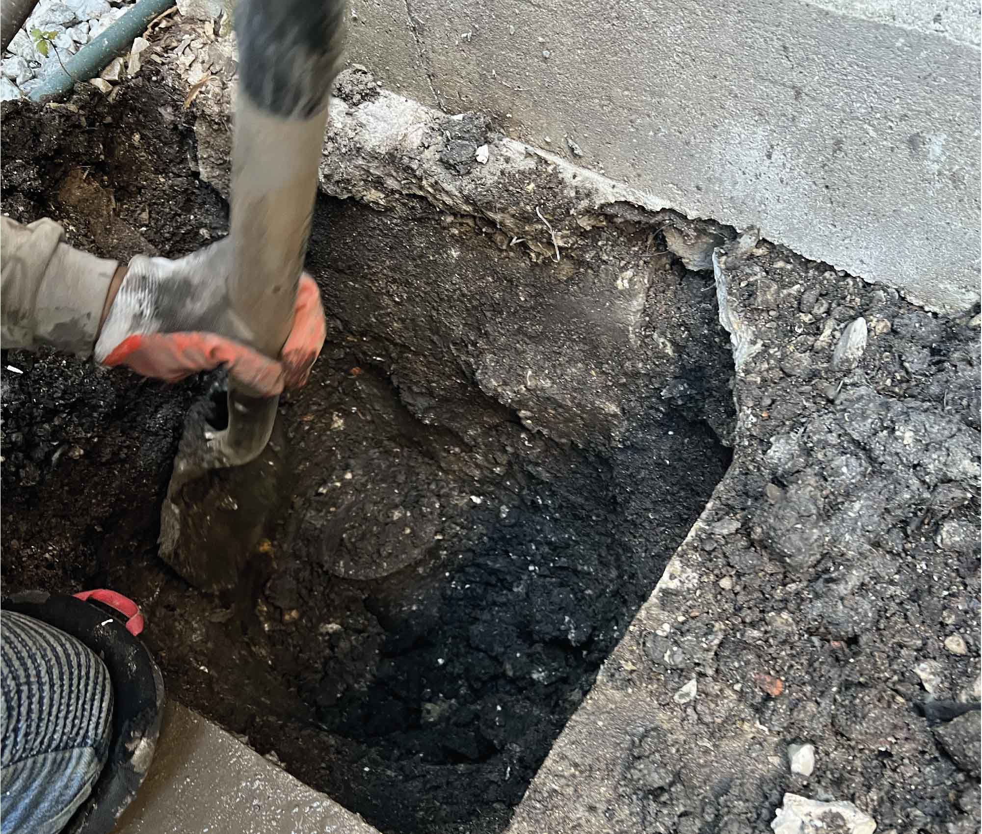 Underground gutter Drain Clogged Cleaning Clay pipe repair