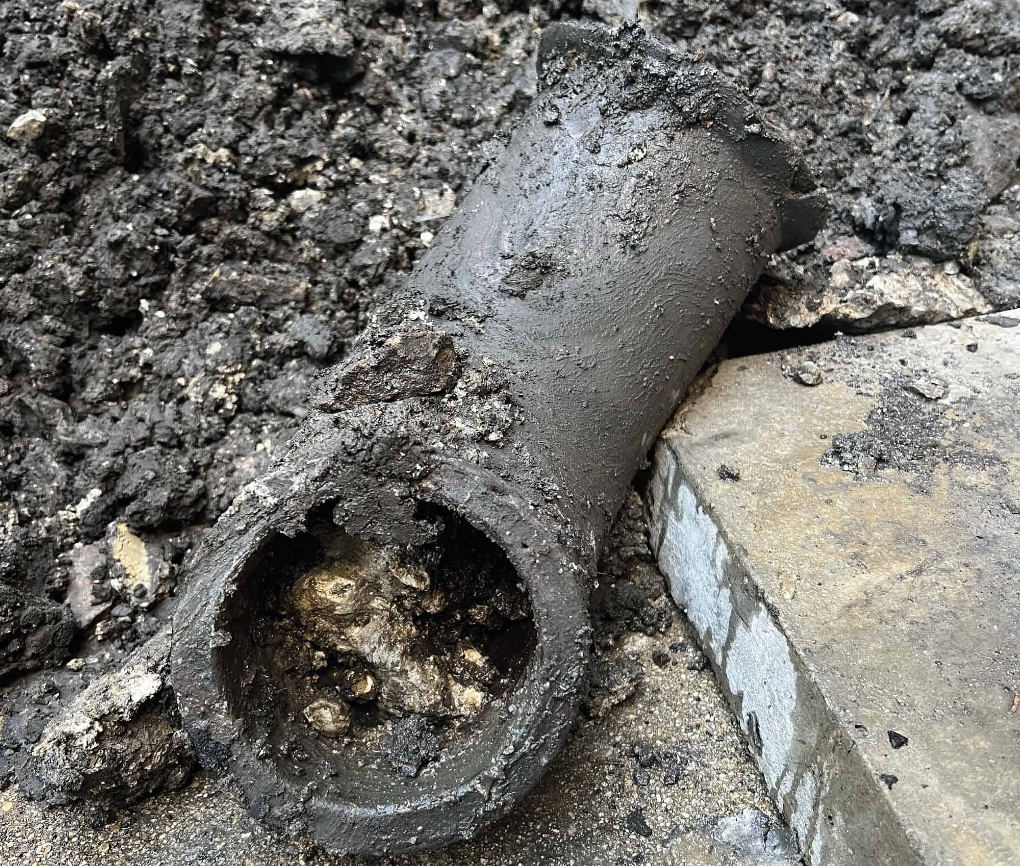 Underground gutter Drain Clogged Cleaning Clay pipe repair