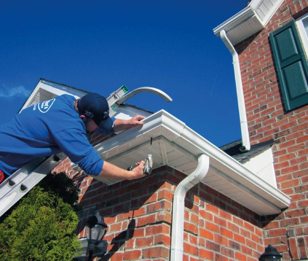 gutter-repair-near-me.jpg reparación de canales de lluvia en Chicago Illinois