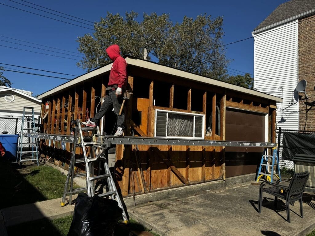we replace vinyl siding in Chicago IL ARE YOU LOOKING FOR SIDING SERVICE IN cHICAGO iL