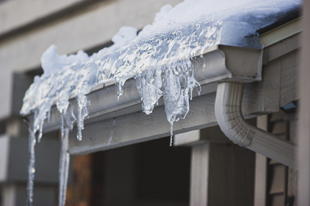 Winter-Gutter-Service Winter Gutter Service near me - Chicago Illinois - Gutter & Roof Ice Dams Removal
